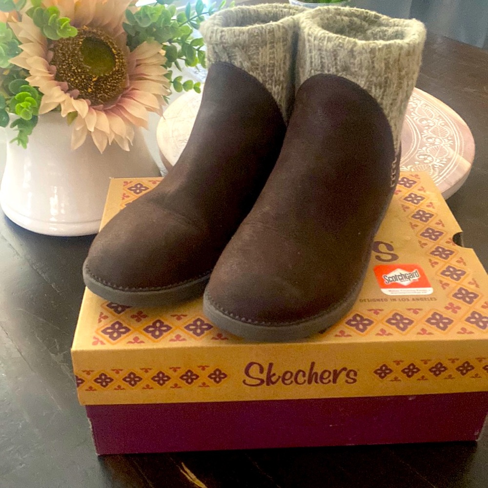 Gently used Women’s chocolate colored ankle boots.